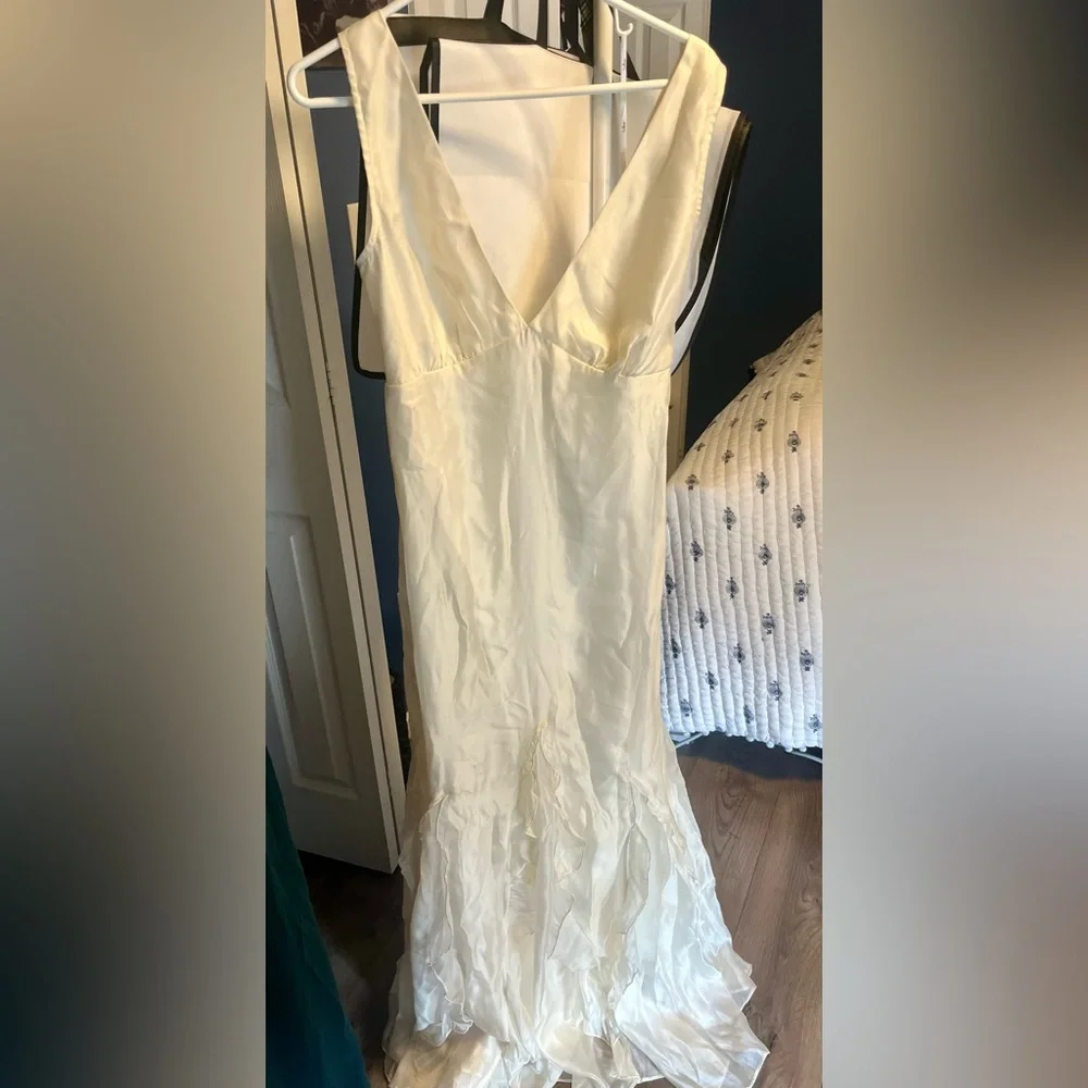 Lulu's Elegant Satin Gown, Ivory, XL
New with Tags. GORGEOUS! - Picture 3 of 5